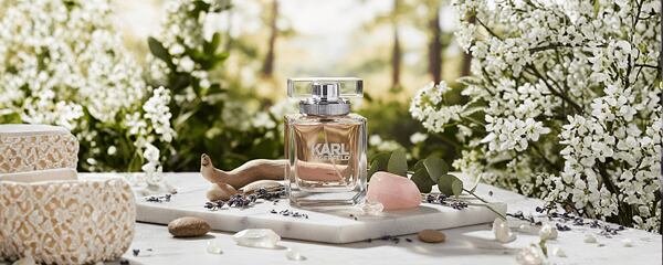 Karl Lagerfeld For Her : Qu'est-ce que ce parfum emblématique révèle de vous ?